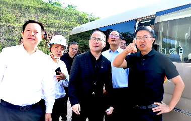 宜賓市南溪區(qū)委書記、南溪經(jīng)開區(qū)黨工委書記劉剛率隊(duì)調(diào)研遠(yuǎn)東宜賓智能產(chǎn)業(yè)園