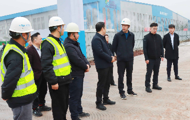 南溪經(jīng)開區(qū)黨工委副書記、管委會(huì)主任李勇一行蒞臨遠(yuǎn)東股份宜賓智能產(chǎn)業(yè)園調(diào)研指導(dǎo)